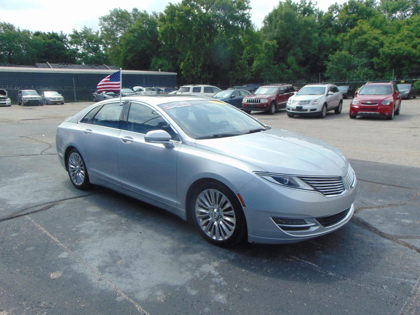 2015 Lincoln MKZ (3LN6L2GKXFR) , located at 2105 Dixie Hwy, Louisville, KY, 40210, (502) 772-3333, 38.220932, -85.795441 - Photo#3